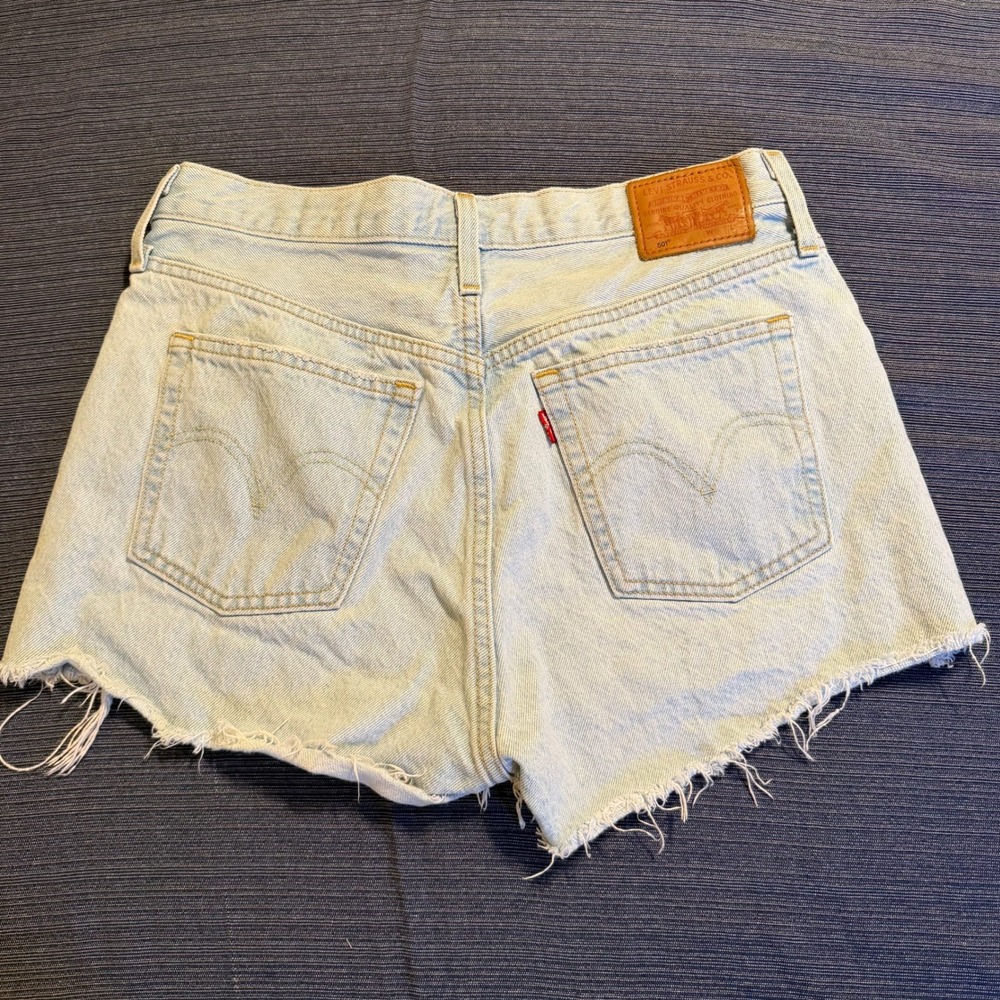 Levis 501 Big E High Rise Distressed Denim Shorts Light Wash W29 56327-0245